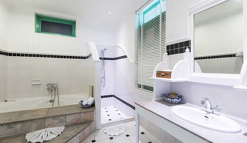 Cape Panwa - Panwa Lodge Bathroom